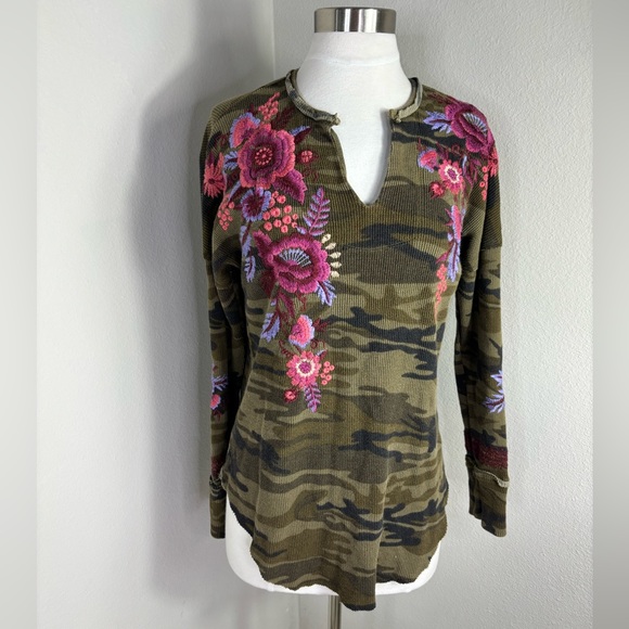 JOHNNY WAS Zosia V-Neck Thermal - Picture 7 of 9